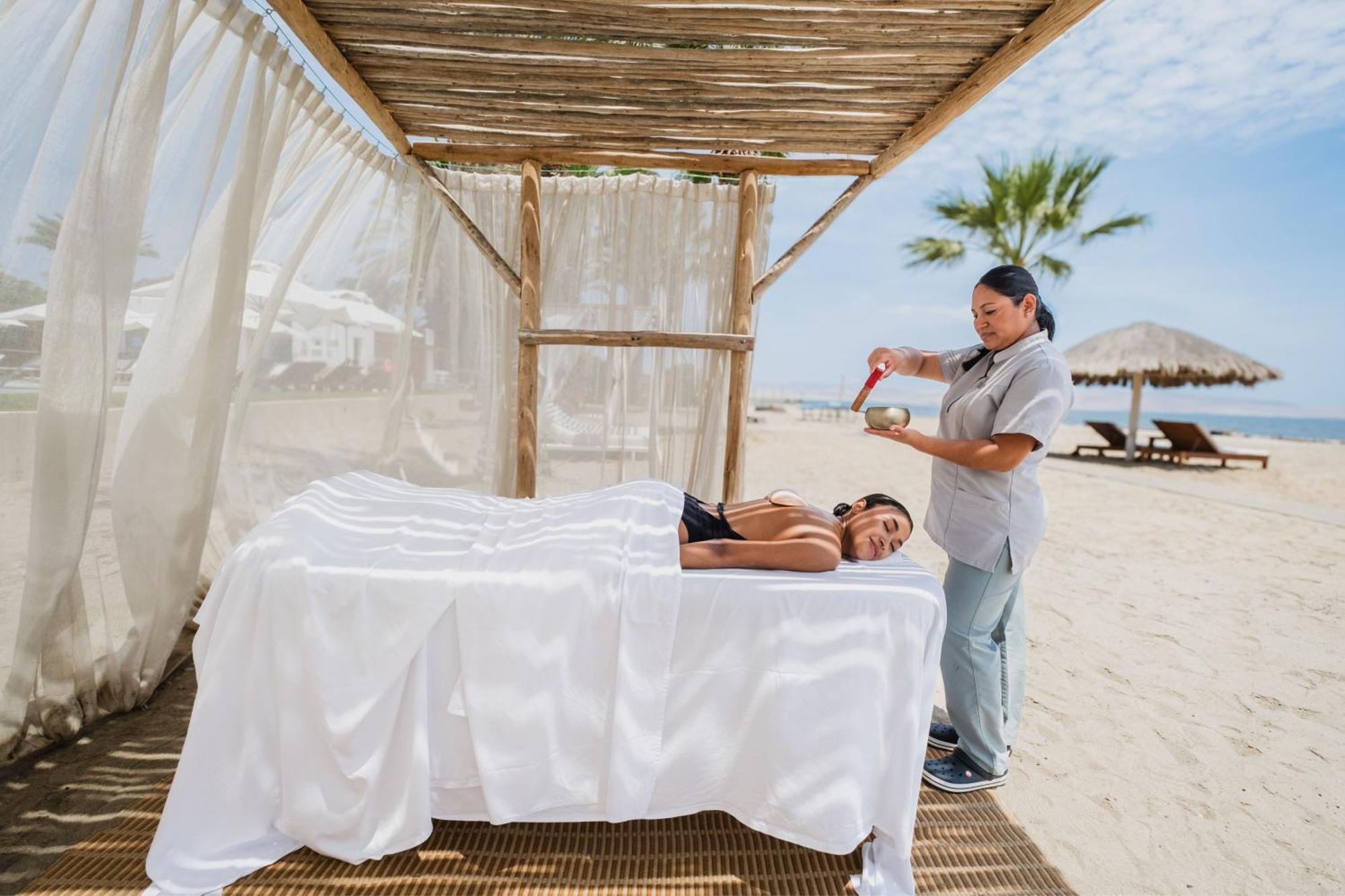Hotel Paracas, A Luxury Collection Resort, Paracas Luaran gambar Spa treatment at a resort