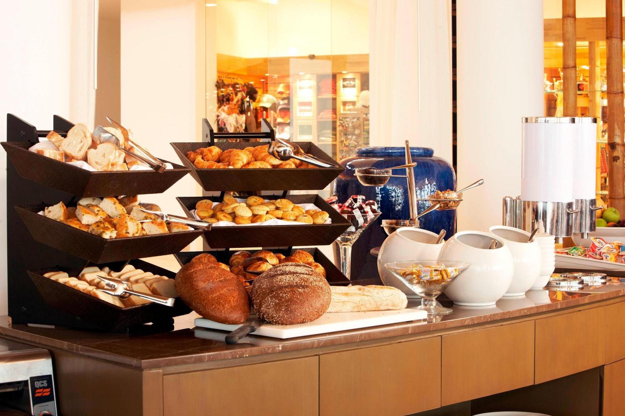 Hotel Paracas, A Luxury Collection Resort, Paracas Luaran gambar A buffet at a hotel