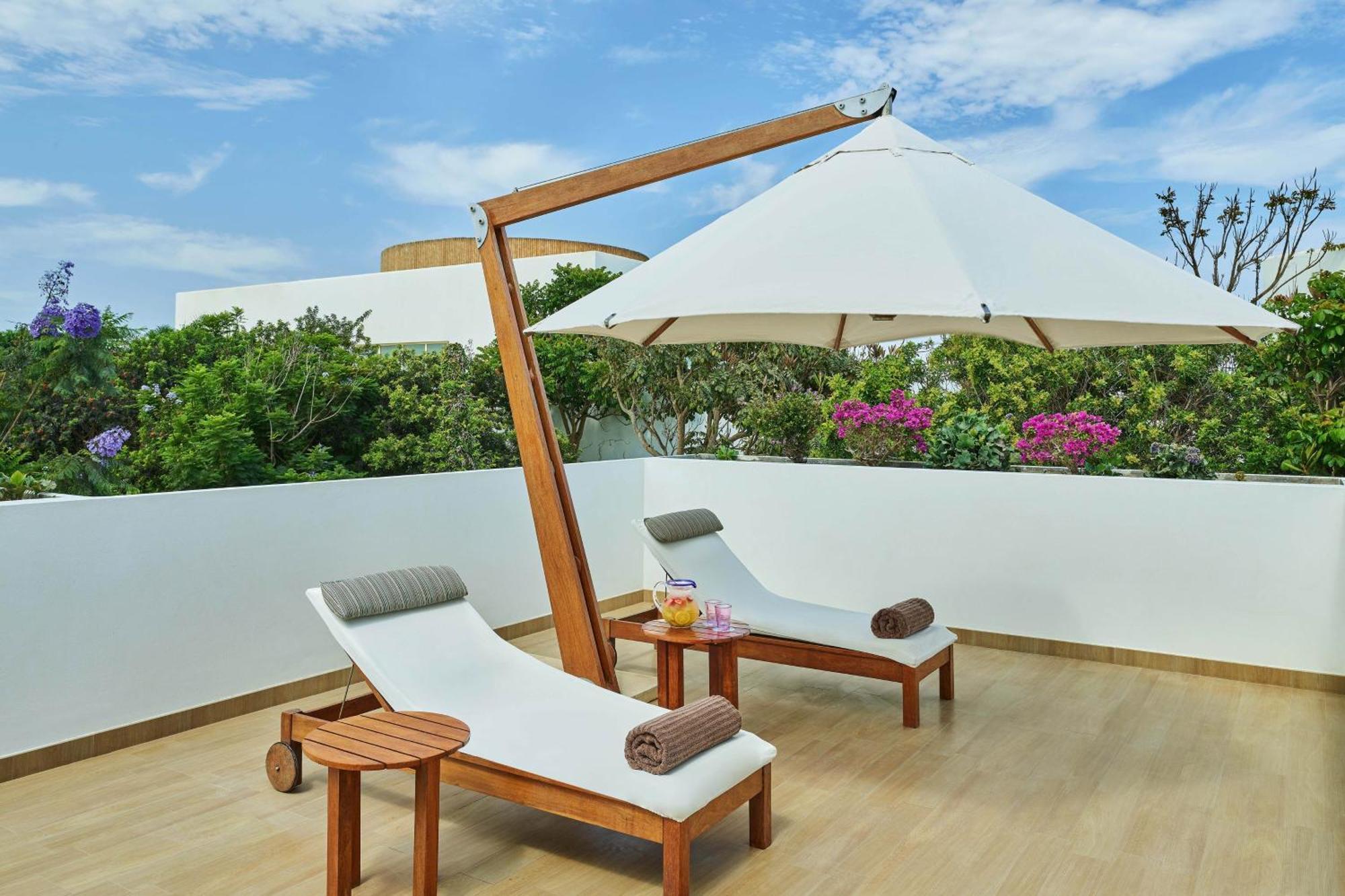 Hotel Paracas, A Luxury Collection Resort, Paracas Luaran gambar A cantilever umbrella