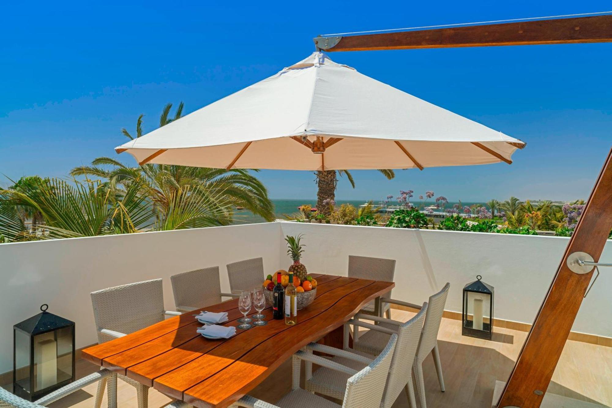 Hotel Paracas, A Luxury Collection Resort, Paracas Luaran gambar A patio umbrella