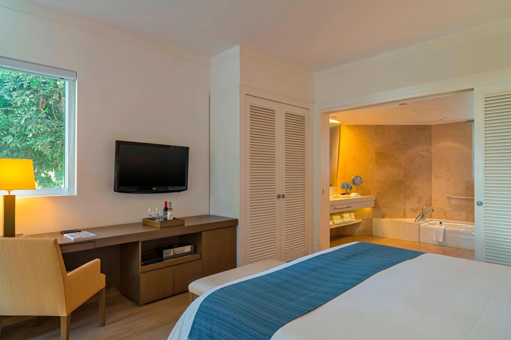 Hotel Paracas, A Luxury Collection Resort, Paracas Luaran gambar A bedroom at the hotel